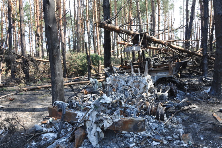 Покинутые позиции российских оккупантов в районе Гостомеля и Здвижовки под Киевом 21