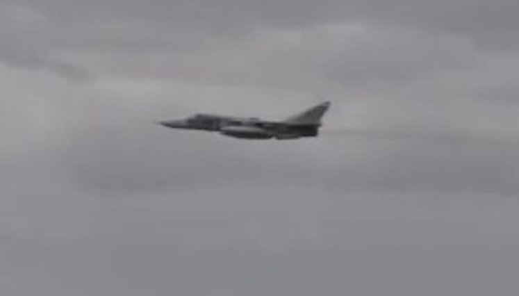 Шестой флот США опубликовал видео пролета российского Су-24 рядом с эсминцем USS Ross в Черном море. ВИДЕО