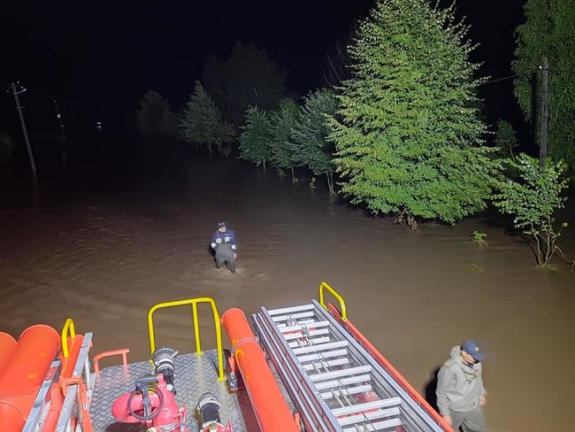 Через шквали та зливи знеструмлено і підтоплено села в Рівненській області, - ДСНС 01