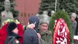 "Пошел вон, урод! #банутый, бл#дь!" - участники акции "Две гвоздики для товарища Сталина" в Москве задержали активиста, назвавшего генсека убийцей. ВИДЕО