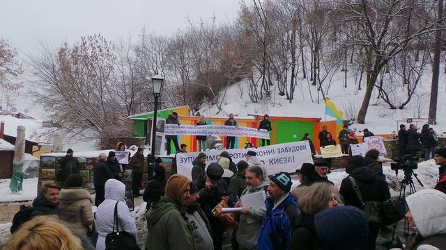 "Остановим строительный беспредел": На Андреевском спуске протестовали против уничтожения исторического Киева 05