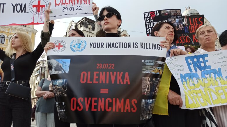 Акция Оленовка - новый Освенцим, организованная родственниками пленных защитников Азовстали, прошла в центре Киева 08