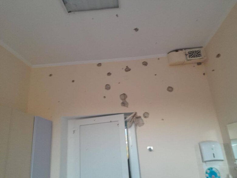 Під час обстрілу росіянами центру Херсону пошкоджено медзаклад 01