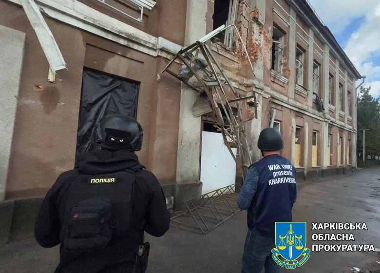 Последствия вражеских ударов по Волчанску: повреждены дома и гражданское предприятие 02 Последствия вражеских ударов по Волчанску: повреждены дома и гражданское предприятие 02