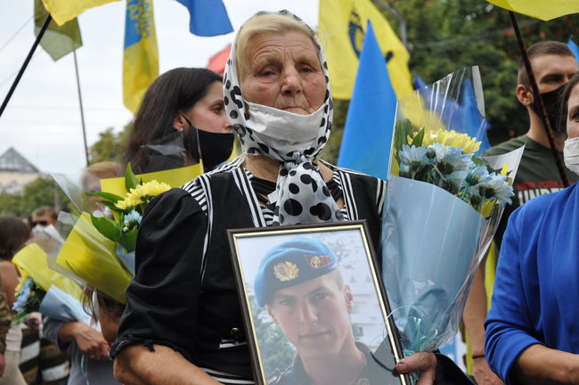 У центрі Києва відбувся Марш захисників України 48