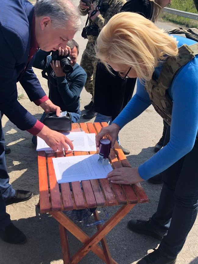 З окупованого Донбасу передали 60 увязнених 03