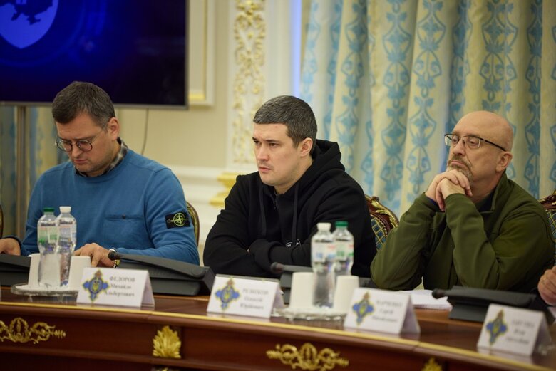 Зеленський провів засідання РНБО: розглядали забезпечення колективної безпеки України 11