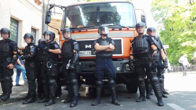Protesters clash with police near Rada building 18