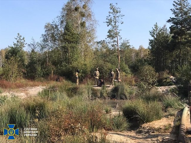 Незаконний видобуток бурштину блокували на території лісгоспу Рівненщини, - СБУ 05