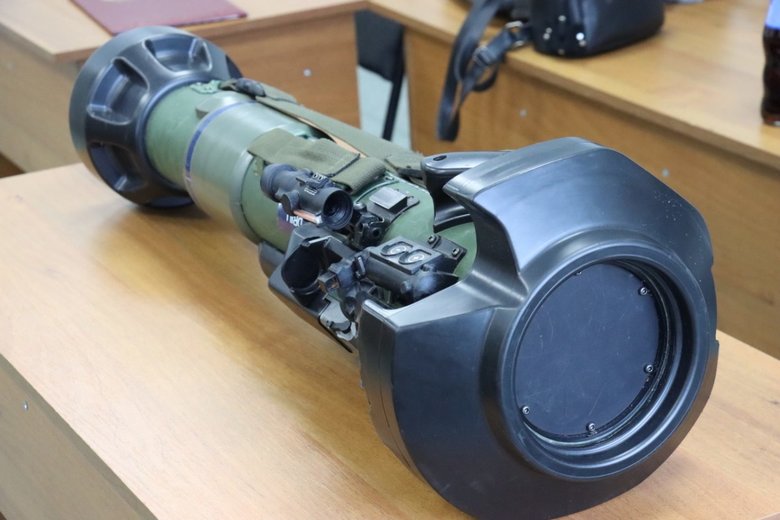 Британские инструкторы уже обучают украинских военных применению современных противотанковых комплексов NLAW 03