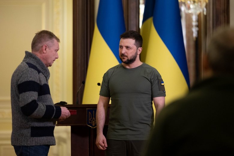 Зеленский наградил работников ЧАЭС, обеспечивавших безопасность станции в условиях оккупации рашистами 02
