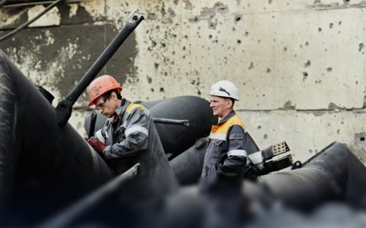 Ремонти після російських атак: Кабмін виділив 242 мільйони на доплати працівникам за відновлювальні роботи
