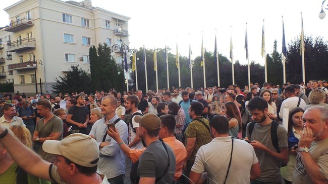 Під Офісом президента відбулась акція за відставку Авакова 03