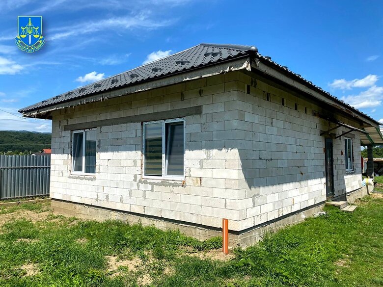 Солдати будували маєток одному з військкомів на Закарпатті, йому повідомлено про підозру, - Офіс Генпрокурора 03 Солдати будували маєток одному з військкомів на Закарпатті, йому повідомлено про підозру, - Офіс Генпрокурора 03