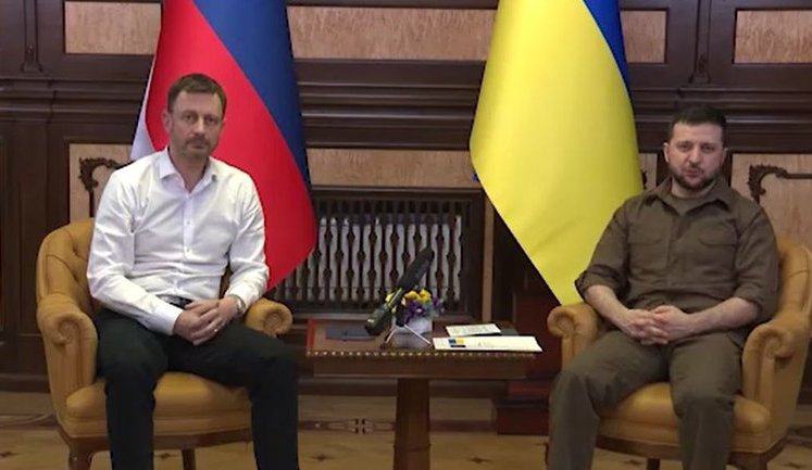 Зеленский поблагодарил за помощь премьера Словакии Хегера. ВИДЕО