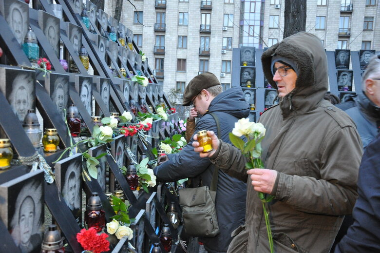 Пам’ятаємо!: у Києві вшанували подвиг Героїв Небесної Сотні 60