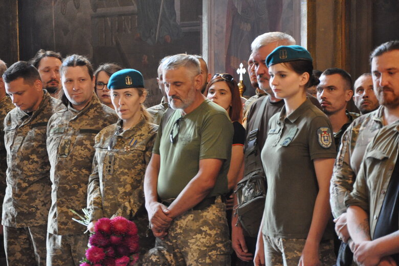 Із загиблим в бою з окупантами воїном Романом Барвінком (Скрипалем) попрощалися в Києві 63