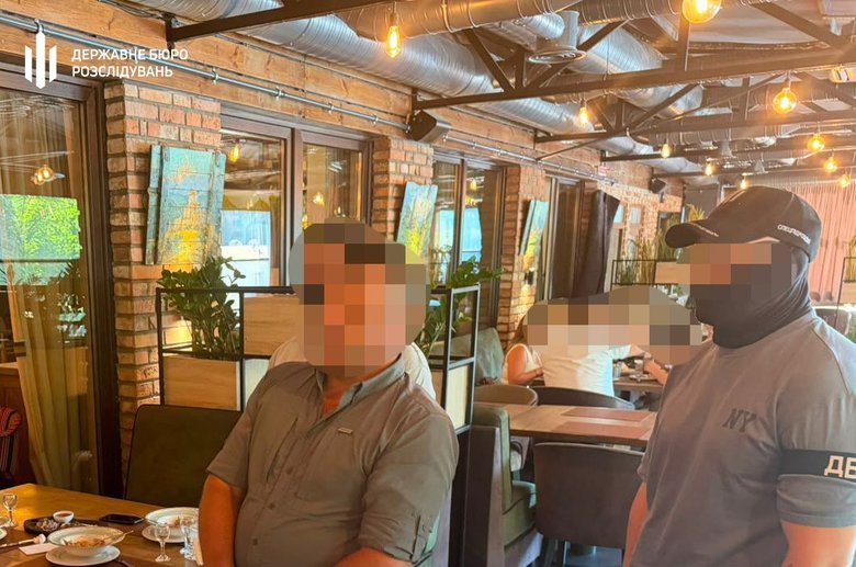 Начальника служби військової частини затримали на хабарі за переведення мобілізованого