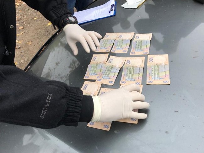 СБУ викрила на хабарі двох оперуповноважених поліції Кіровоградщини 03