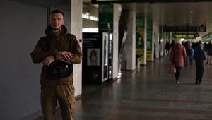 Будні київського залізничного вокзалу: ротації грабіжників, "закладки" у камерах схову та побори з таксистів