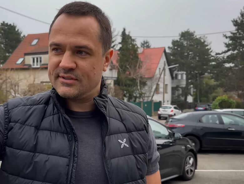 Куди втік Денис Комарницький та де перебуває