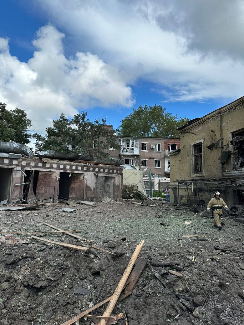 Rocket exploded in center of Taganrog, Russia, 15 people were injured, governor said 05 Rocket exploded in center of Taganrog, Russia, 15 people were injured, governor said 05