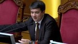"Колеги, сядьте, будь ласка, і нажимайте", - спикер Разумков попытался остановить голосование и призвал депутатов возвратиться на рабочие места. ВИДЕО