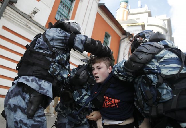 На акції в Москві затримали понад десять неповнолітніх 16