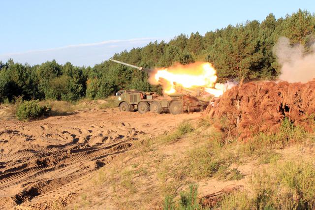 Артилеристи провели на Чернігівщині бойові стрільби 06 Артилеристи провели на Чернігівщині бойові стрільби 06