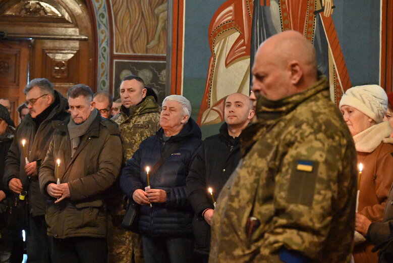В Киеве простились с известным спелеологом, инженером и зооспасателем Святославом Романчуком (Нутрий), который погиб в бою с оккупантами 08