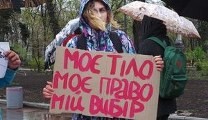 "У жінок має бути вибір": під парламентом протестували проти заборони абортів. ФОТОрепортаж+ВІДЕО