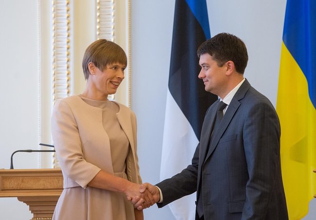 Разумков и президент Эстонии Кальюлайд обсудили реформы в Украине 02