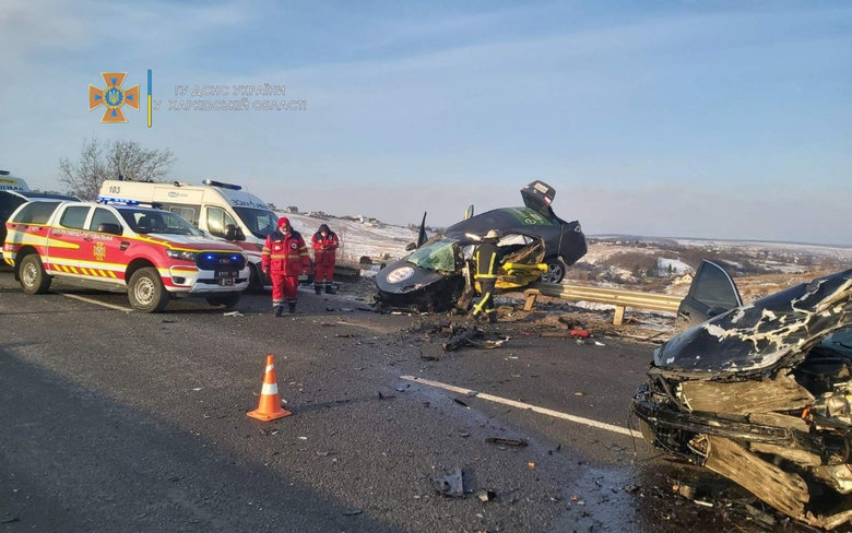 Внаслідок ДТП на окружній поблизу Харкова загинули 3 особи, дві дитини постраждали, - ДСНС 02