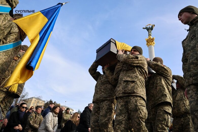 Прощання з Василем Ратушним на Майдані