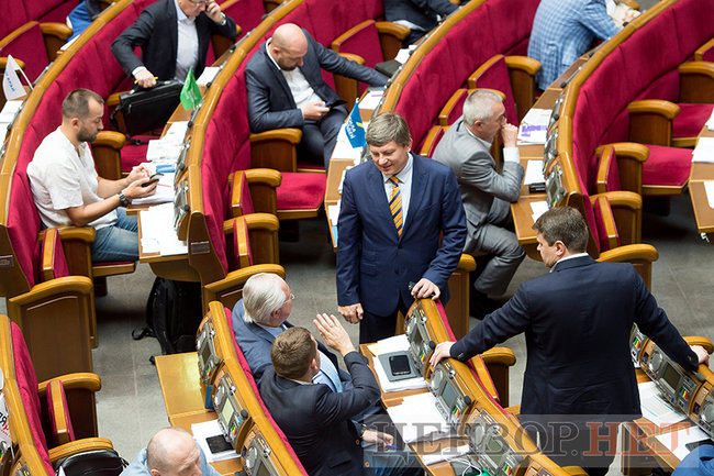 Киссе изучает телефон Ляшко, приглашение оппоблоковца Мирошниченко Богомолец, Герасимов в гостях у Батькивщины, беседа Литвина, Звягильского и Новинского, - работа ВР 5 июня 17