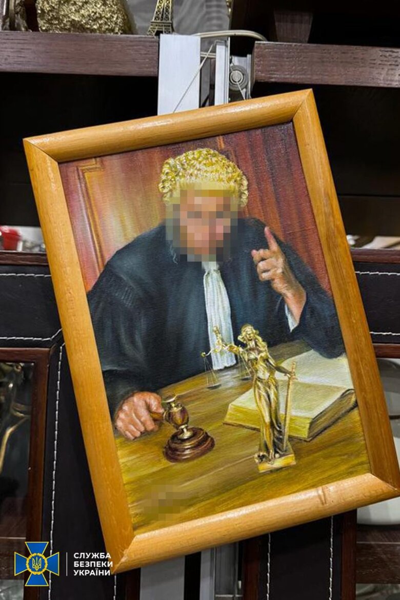 СБУ та НАБУ викрили у райсуді Одещини корупційну схему незаконного виїзду чоловіків за кордон: Суддя за хабарі допомагав ухилянтам 02