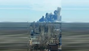 Чернігівська ОДА попереджає мешканців міста: Безпечних виїздів з міста немає, шляхи заміновано, місто бомблять з літаків