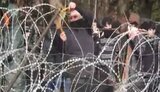 Польша отразила попытку прорыва границы нелегалами из Беларуси: на подходе новые группы. ВИДЕО