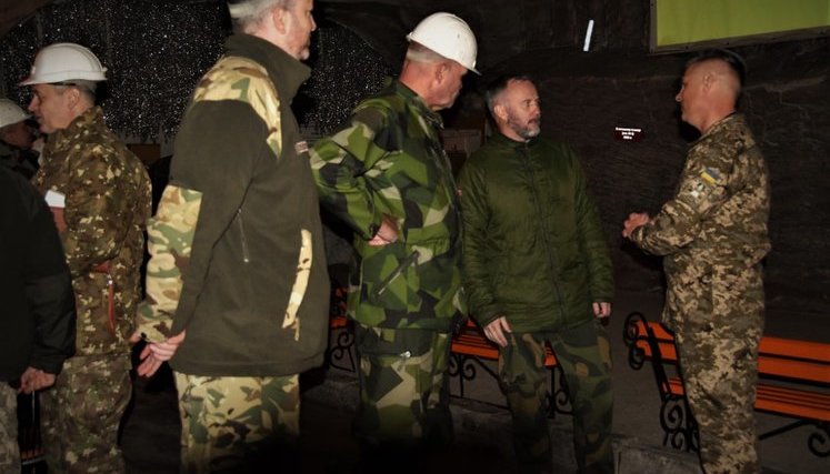 Іноземні військові аташе побували на Донбасі і зустрілися з керівництвом української сторони СЦКК. ФОТО