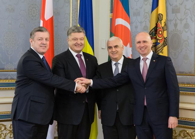 Poroshenko meets GUAM Summit delegation heads 01