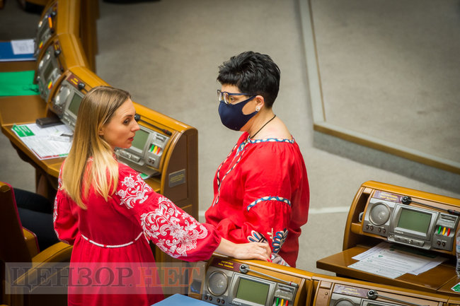 Черга до Шмигаля, Тищенко хвалиться відео зі своїм танцем, страшні ялинки Шахова та Ківа в обіймах Суркіса, - робота Ради 16 липня 30