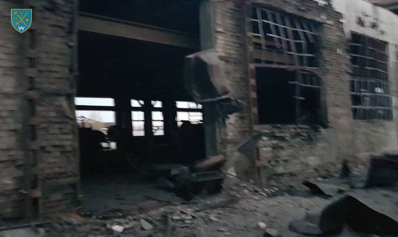 Оккупанты совершили 96 обстрелов Херсонщины, обломки шахедов ночью повредили дом, офисное здание и СТО 02