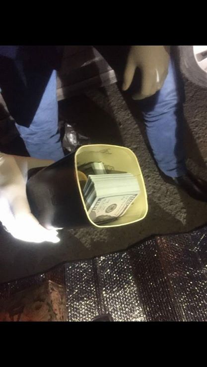 Заступника начальника Львівської митниці Шокала затримано під час спроби дати прокурору 40 тисяч доларів хабара, - Луценко (виправлено) 01