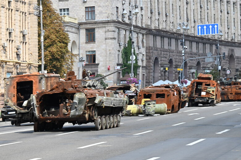 Выставка уничтоженной военной техники РФ на столичном Крещатике 41