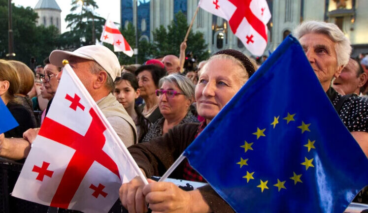 Протести у Грузії: до мітингувальників приєдналися держслужбовці