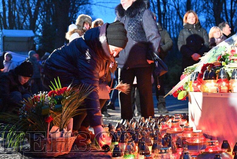 В Киеве почтили память жертв Голодомора 10