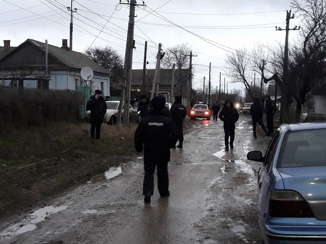 Occupying authorities apprehend two Crimean Tatar activists after searches in their houses 02 Occupying authorities apprehend two Crimean Tatar activists after searches in their houses 02