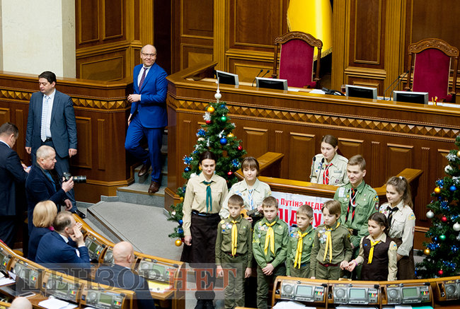 Пластуни принесли в Раду Вифлеємський вогонь миру 10