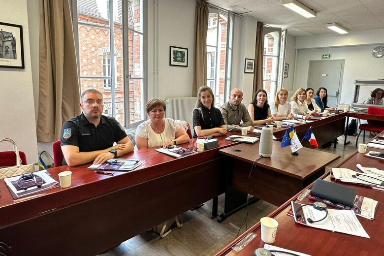Украинские правоохранители учились во Франции расследовать военные преступления в отношении детей 03