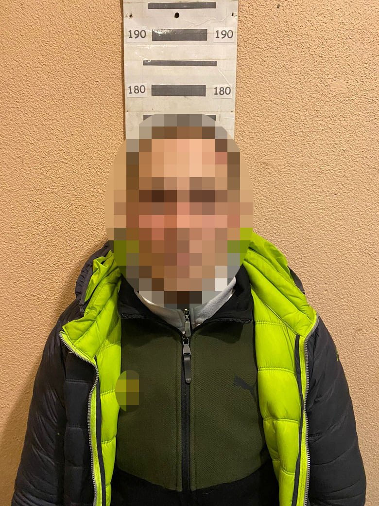 Карманник ударил ножом в грудь пассажира троллейбуса в Киеве, - полиция 01